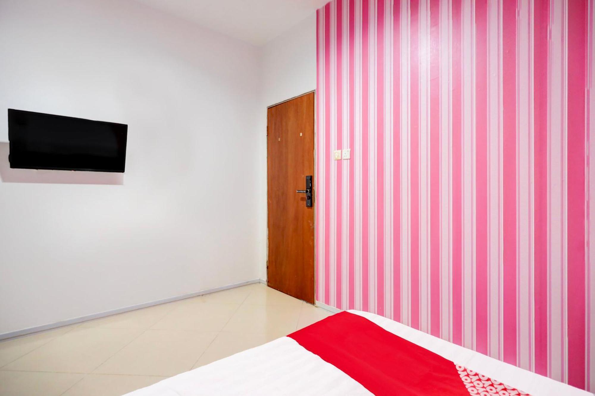 Oyo 92586 Happy 777 Hotel Nagoya Buitenkant foto
