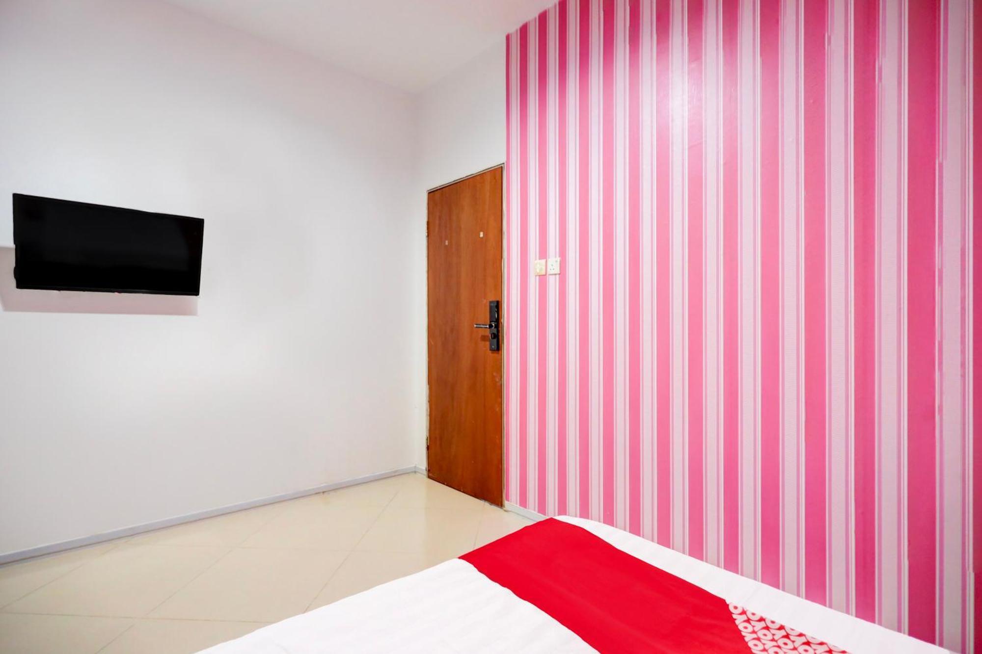 Oyo 92586 Happy 777 Hotel Nagoya Buitenkant foto