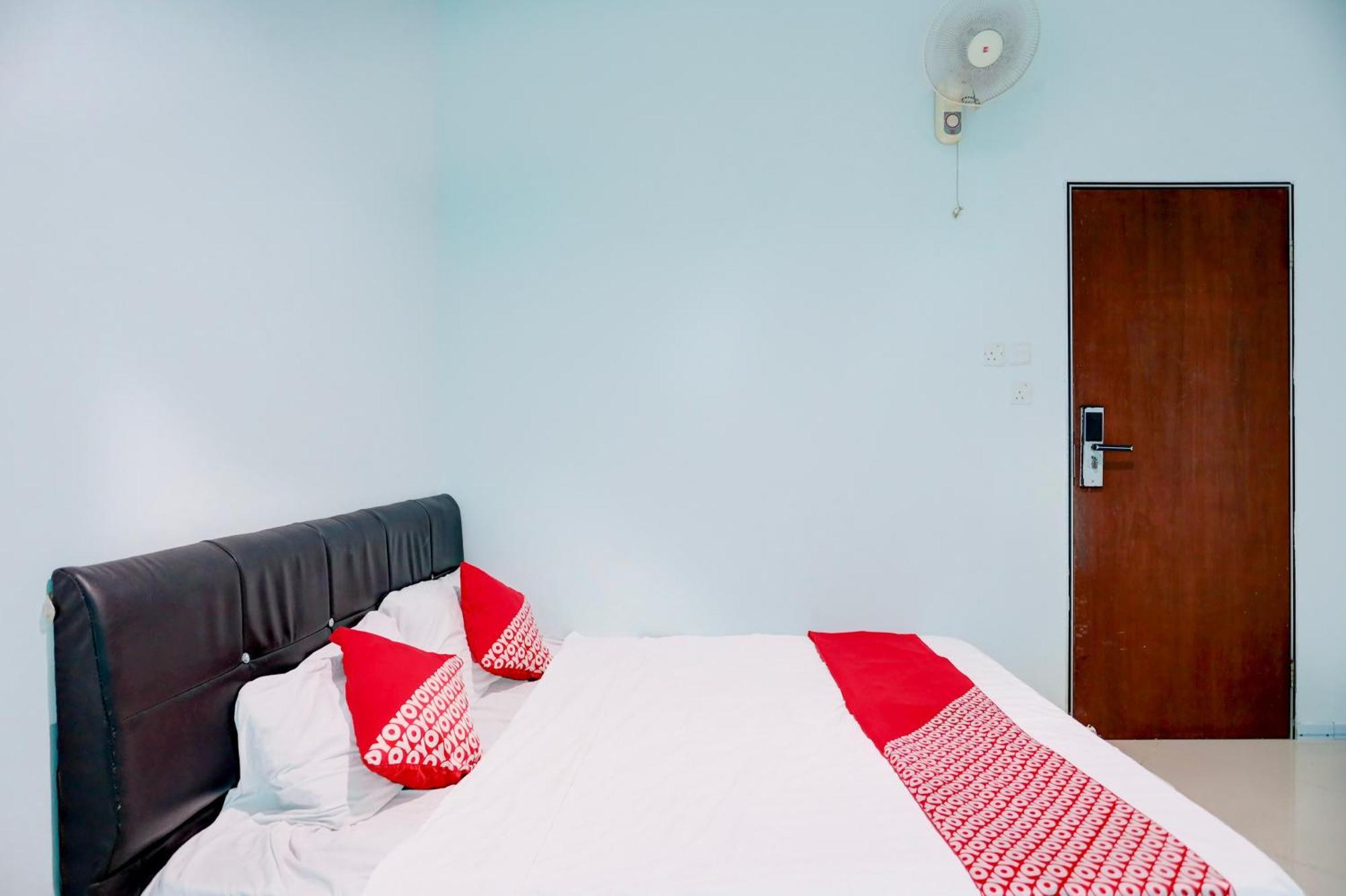 Oyo 92586 Happy 777 Hotel Nagoya Buitenkant foto
